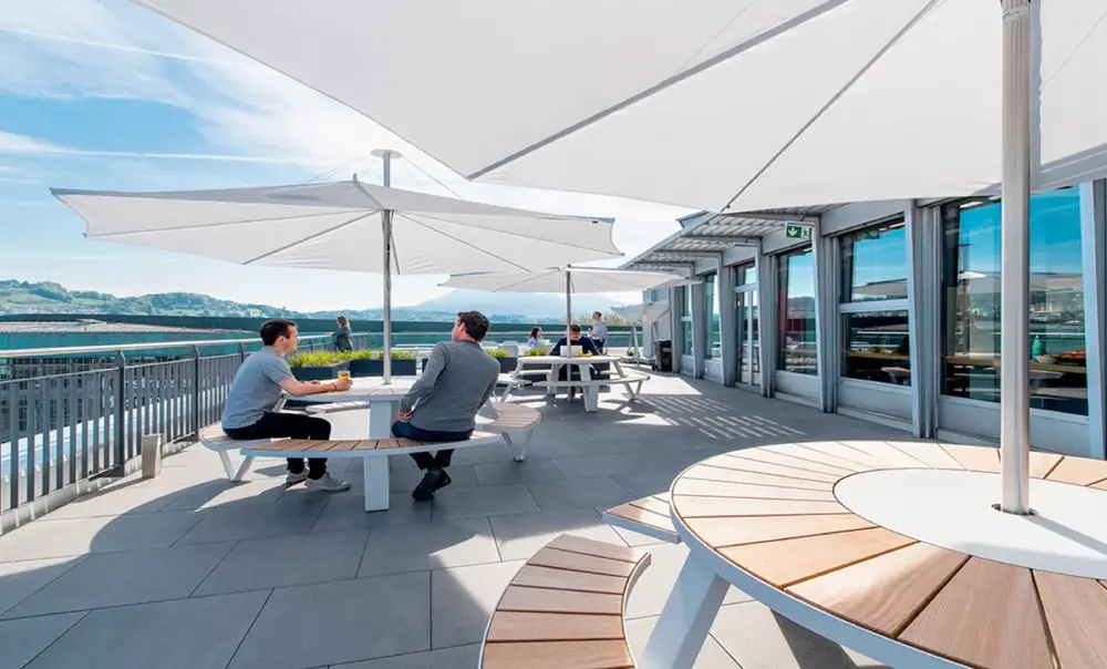 Espacios exteriores en oficina