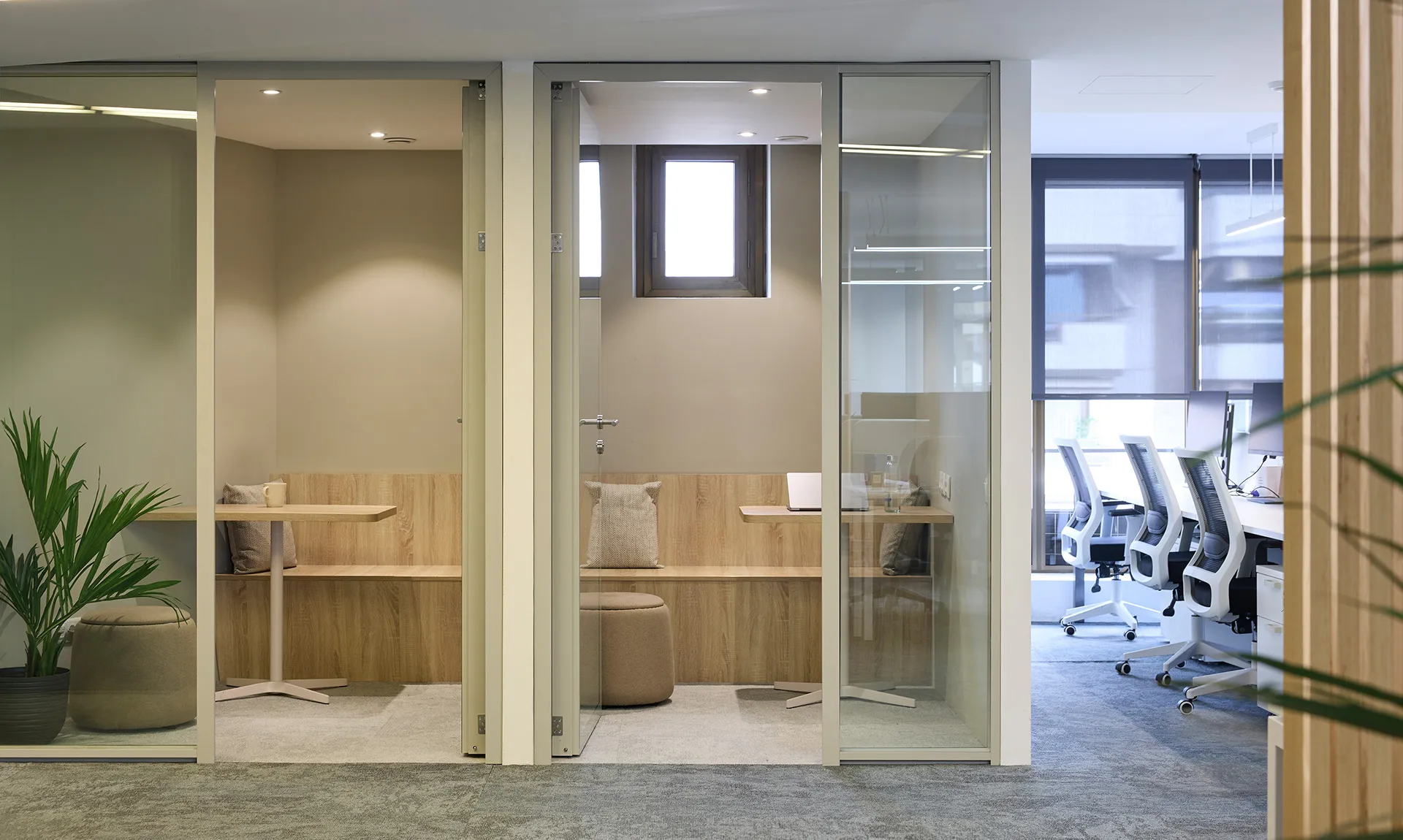 Russell & Bedford – Ampliación de oficinas en el headquarters de Barcelona. Mobiliario de oficina Pinto