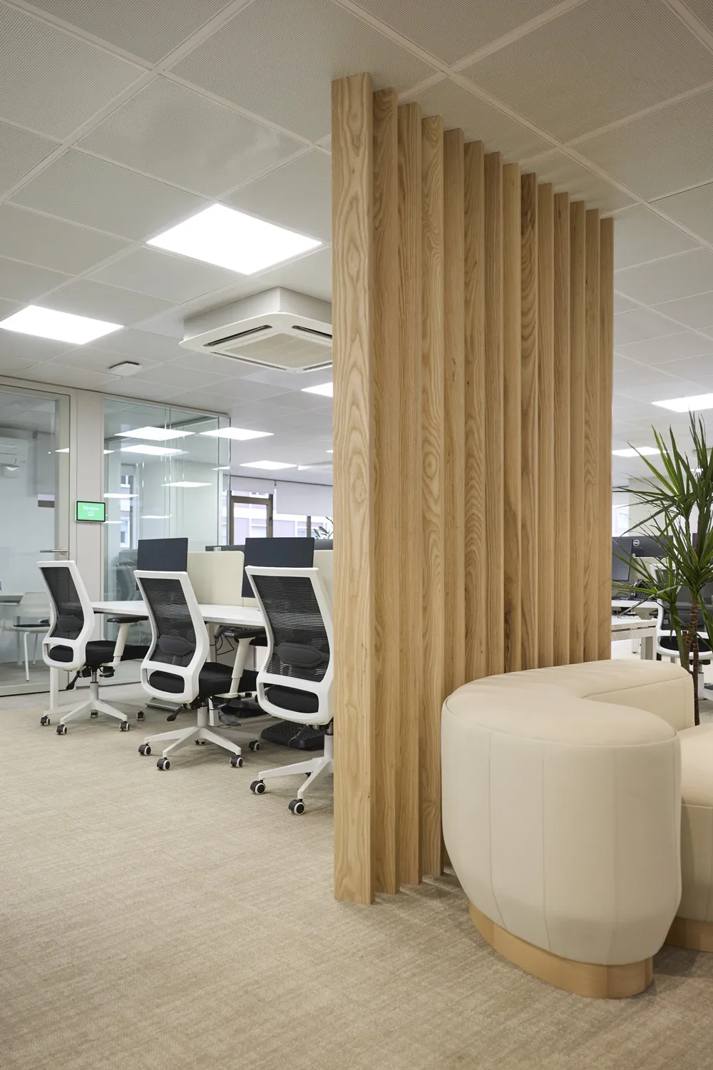 Russell & Bedford – Ampliación de oficinas en el headquarters de Barcelona. Sillas ergonómicas