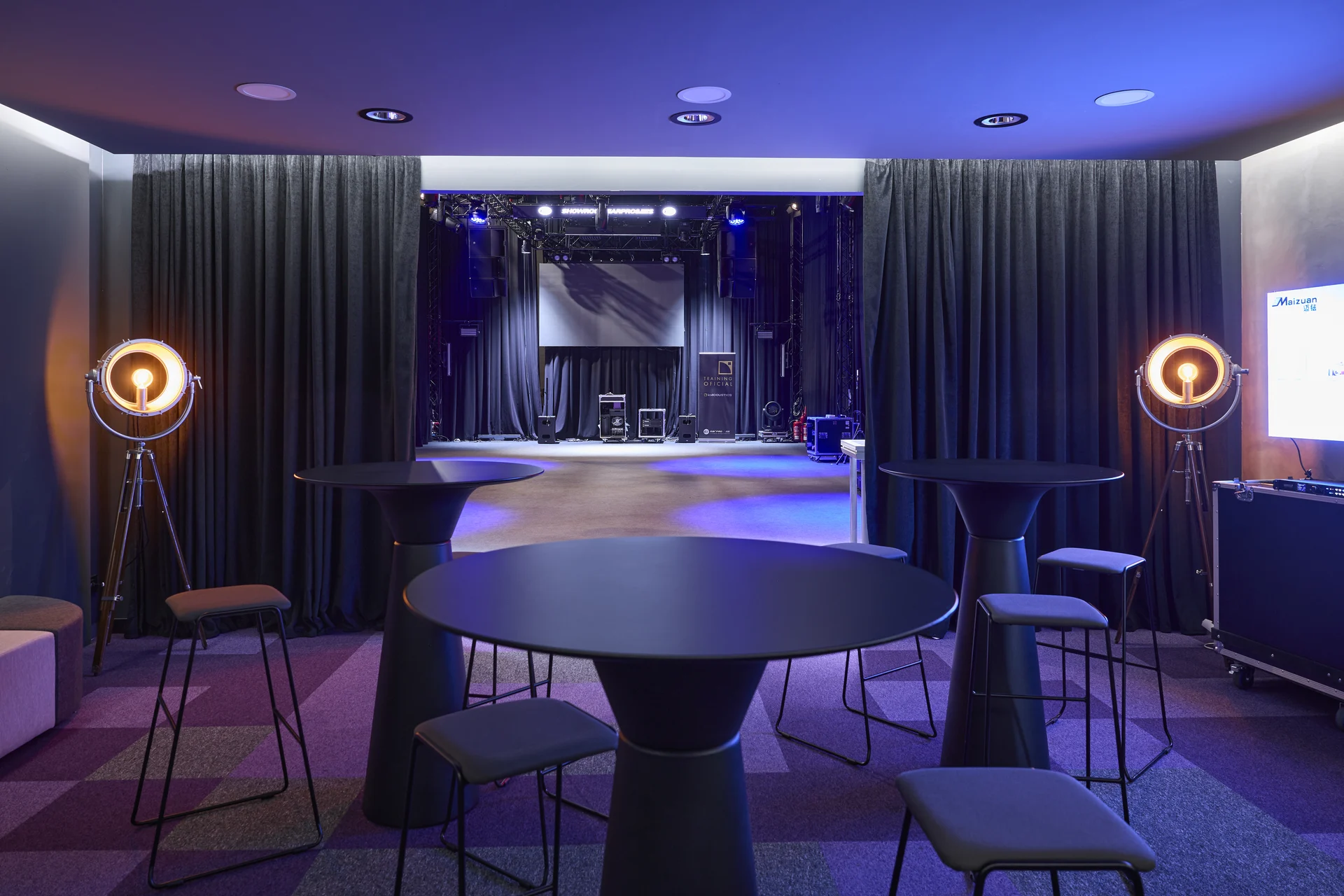 Remodelación oficinas Earpro by Wholecontract Remodelación oficinas Earpro by Wholecontract