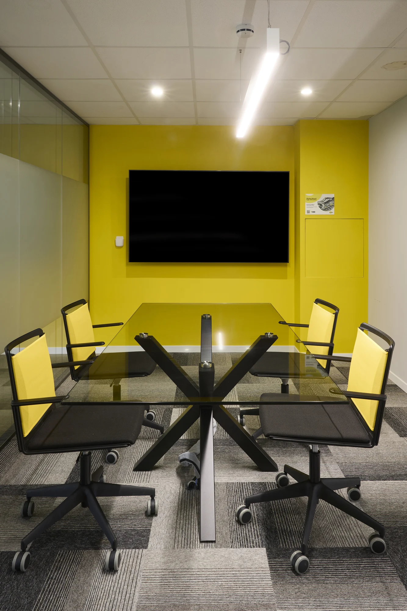 Reforma oficinas Interroll by Wholecontract