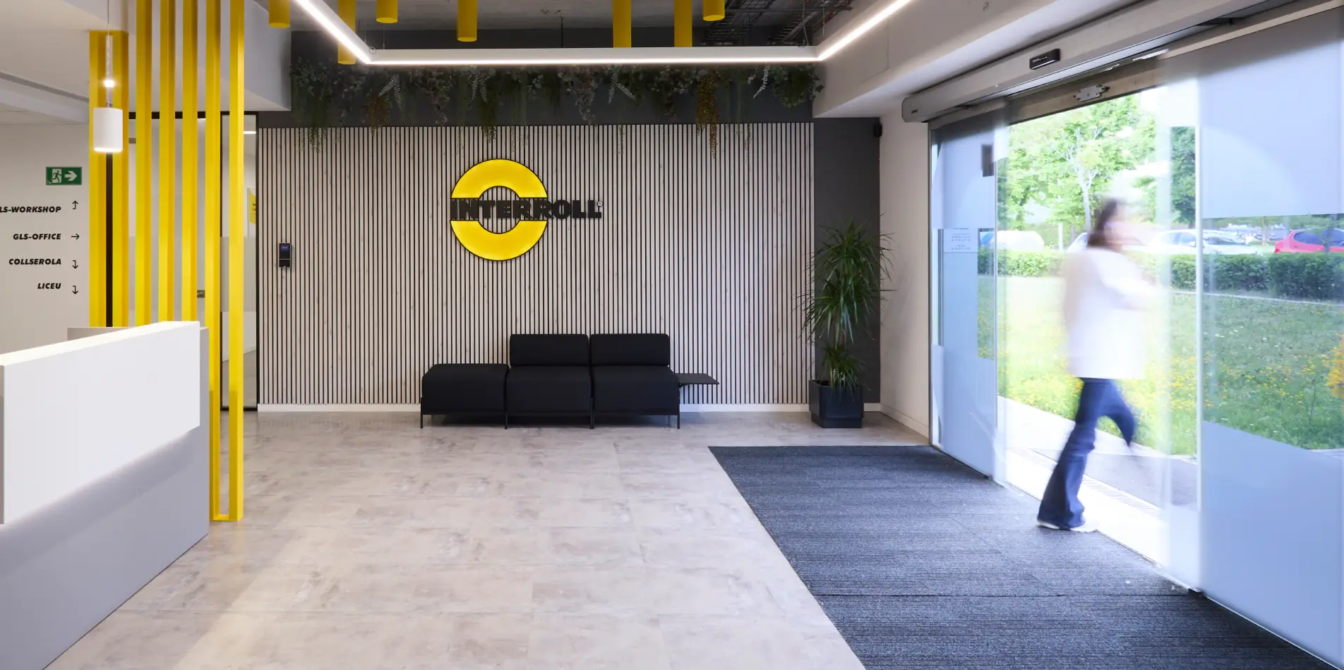 Reforma oficinas Interroll by Wholecontract