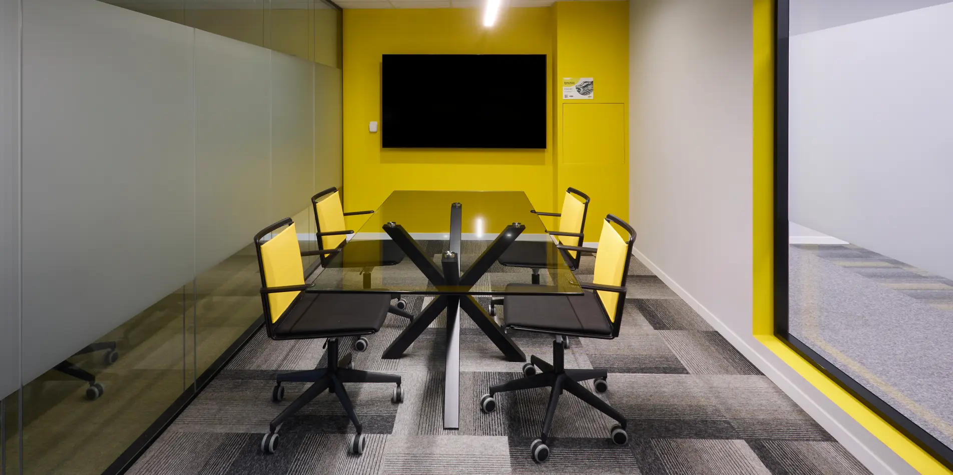 Reforma oficinas Interroll by Wholecontract