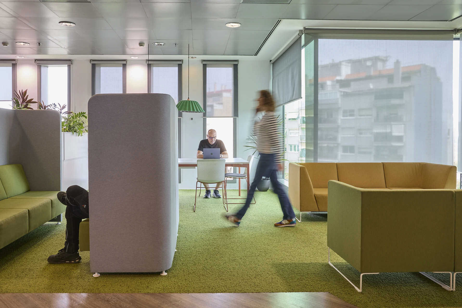 Redistribución de oficinas Michael Page by Wholecontract