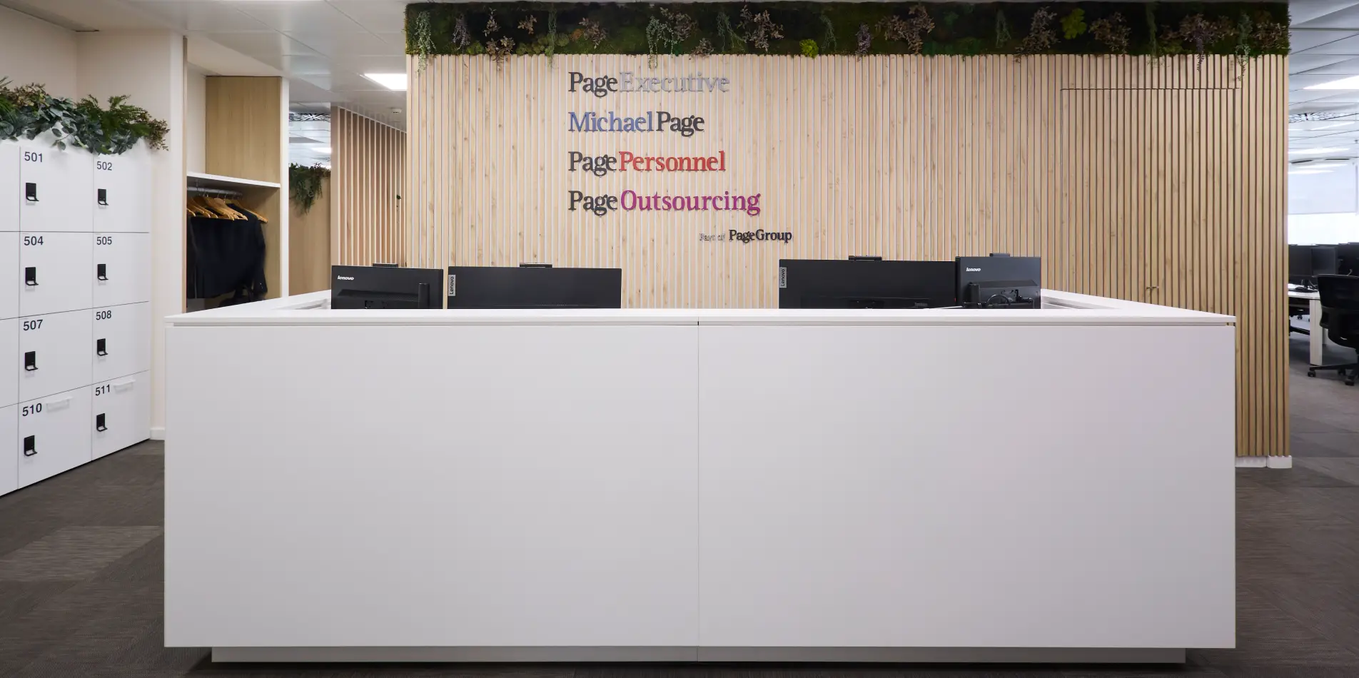 Adaptación oficinas Page Group by Wholecontract