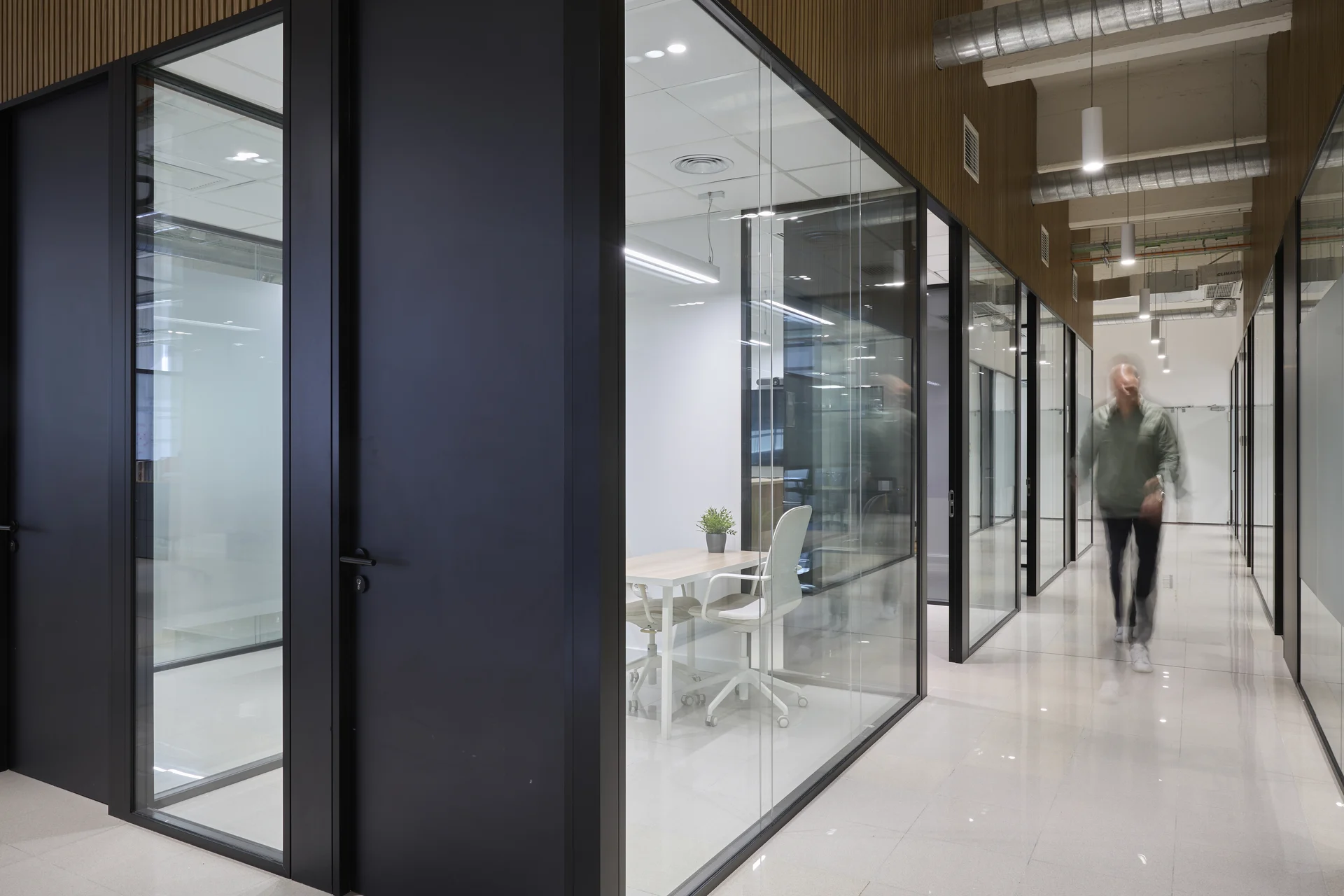 Diseño de oficina Qilimanjaro by Wholecontract