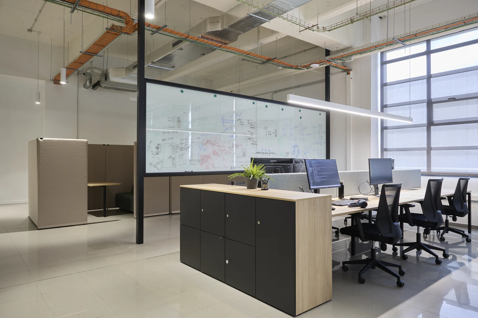 Diseño de oficina Qilimanjaro by Wholecontract