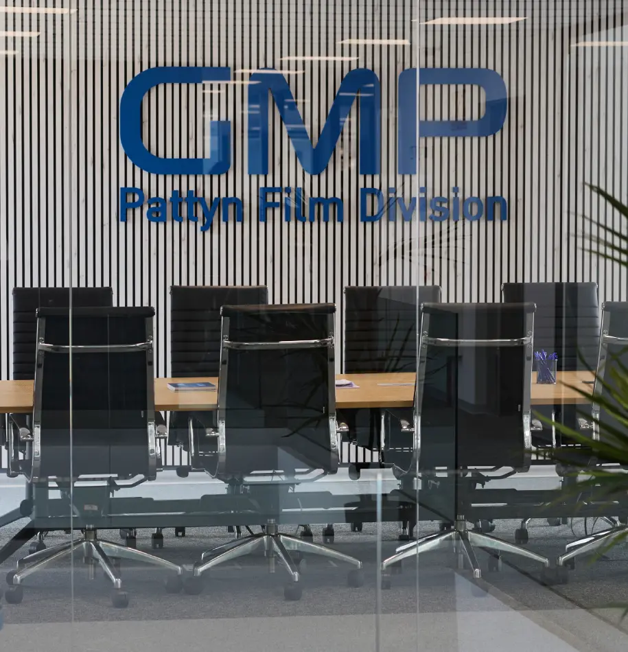 Interiorismo oficinas GMP by Wholecontract