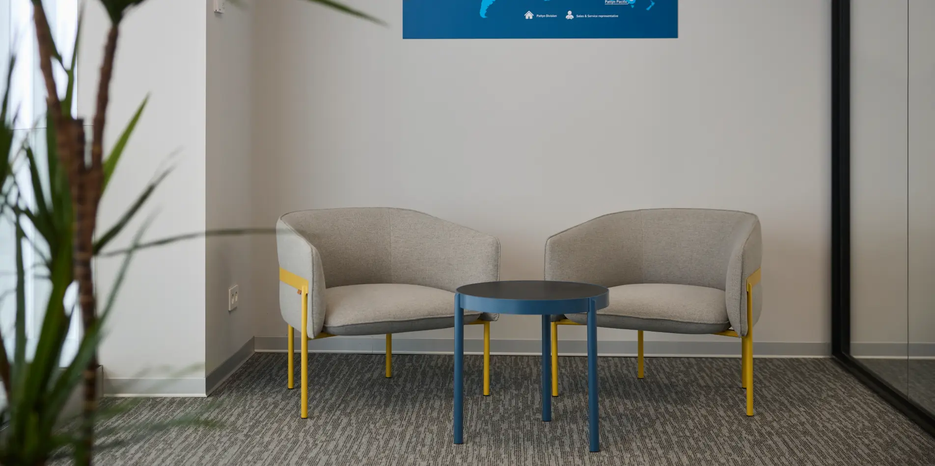 Interiorismo oficinas GMP by Wholecontract